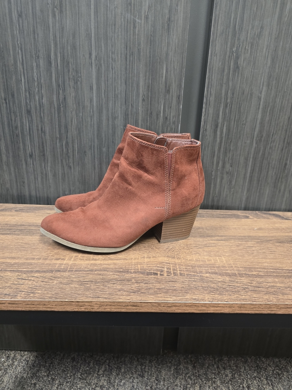 Dexflex Comfort Women's Rust Suede Ankle Booties Block Heel Side Zip Size 8.5